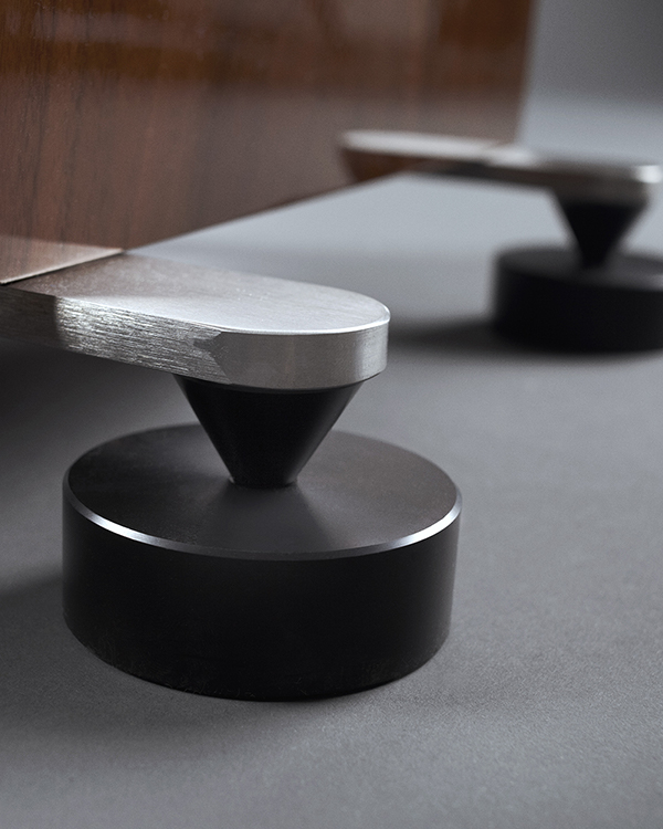 miles_5_closeup_feet